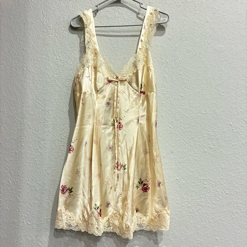 Vintage Victoria’s Secret 90s Floral Lace Slip Pink Yellow Dress RARE